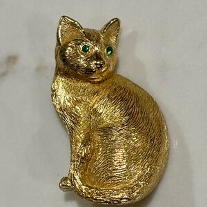 Vintage Christian Dior Gold Tone Cat Brooch w/ Emerald Green Eyes – Excellent